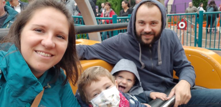 Elisa à Disneyland Paris avec sa famille