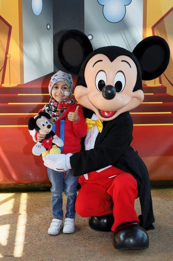 Leandro avec Mickey à Disneyland Paris