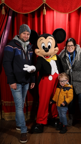 Timéo et sa famille à Disneyland Paris