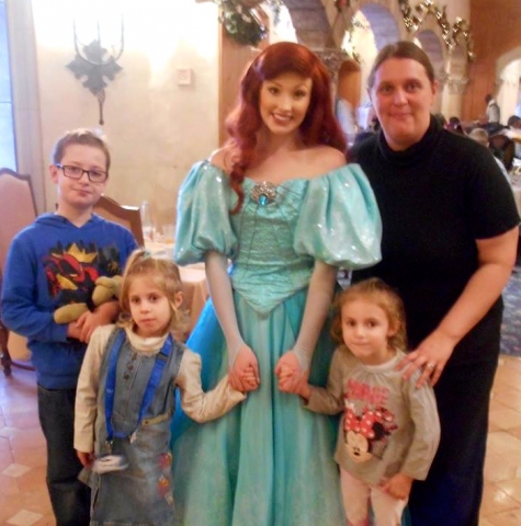Emeline et sa famille à Disneyland Paris