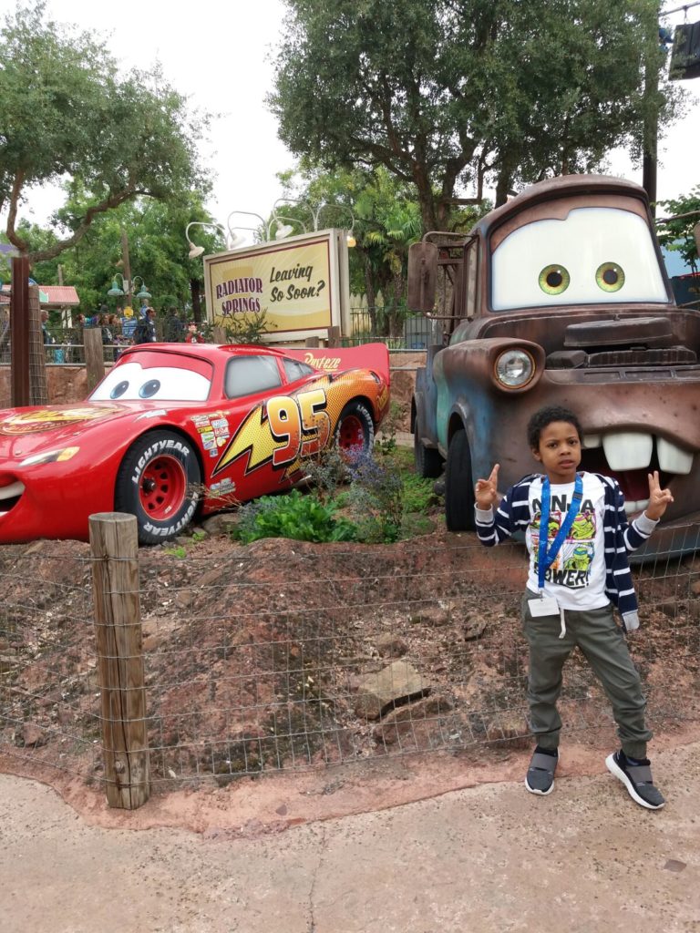 Ashley à Disneyland avec ses héros préférés