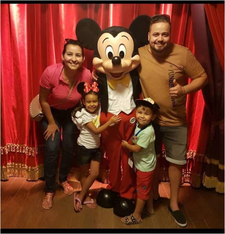Talis et sa famille à Disneyland Paris