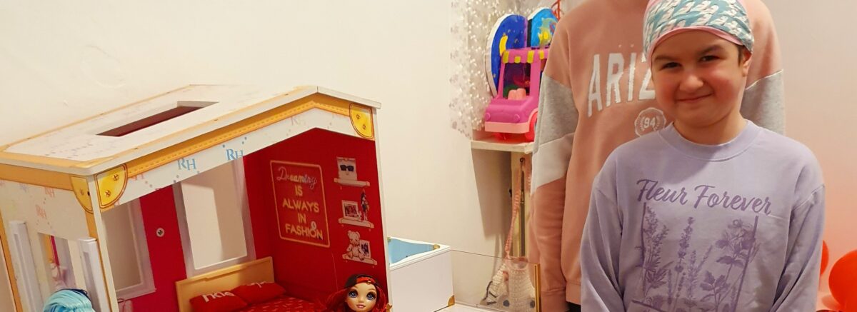 Imane a reçu une magnifique maison de poupée