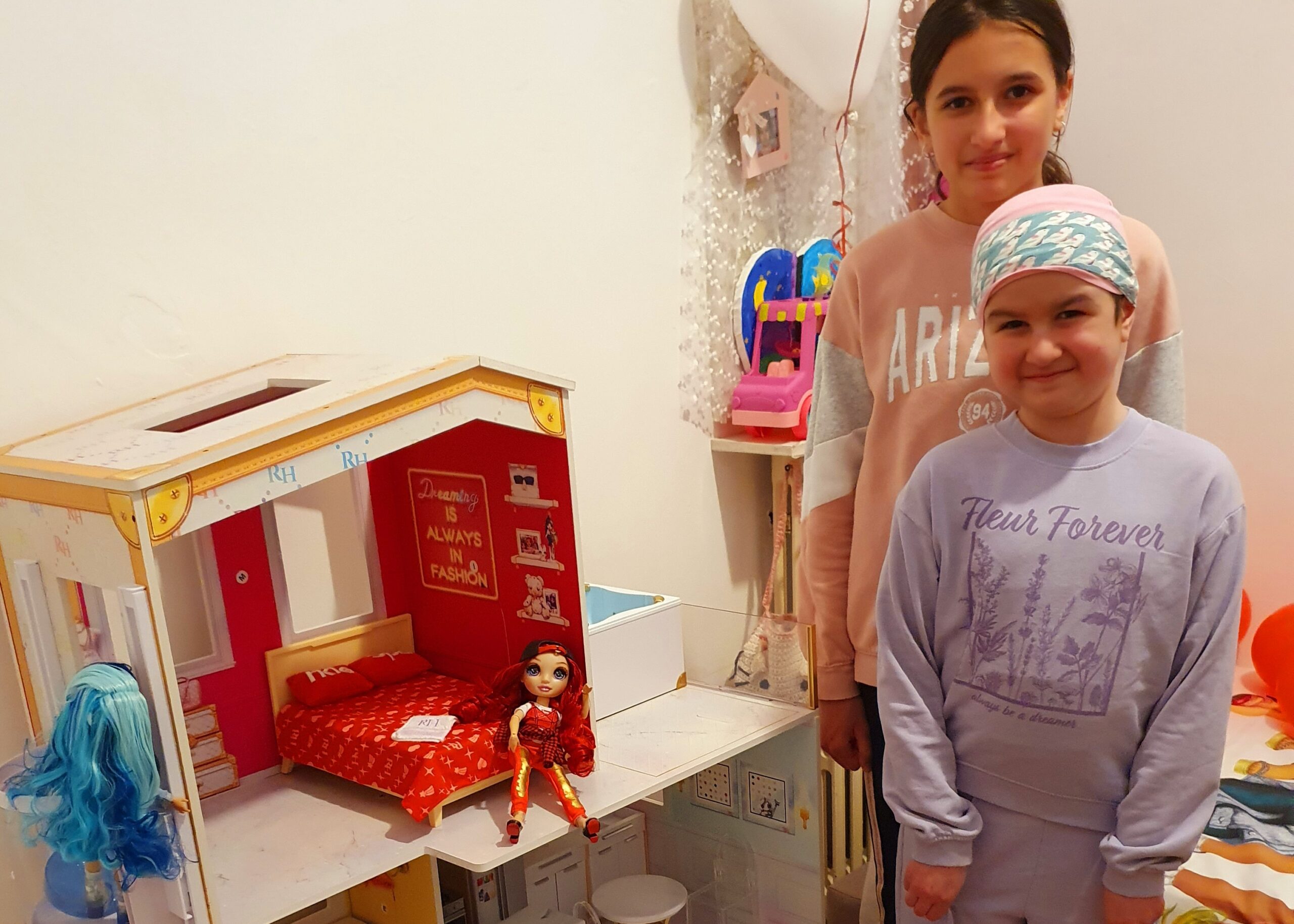 Vœu d'Imane - Recevoir une maison de poupées - Make-A-Wish Belgium