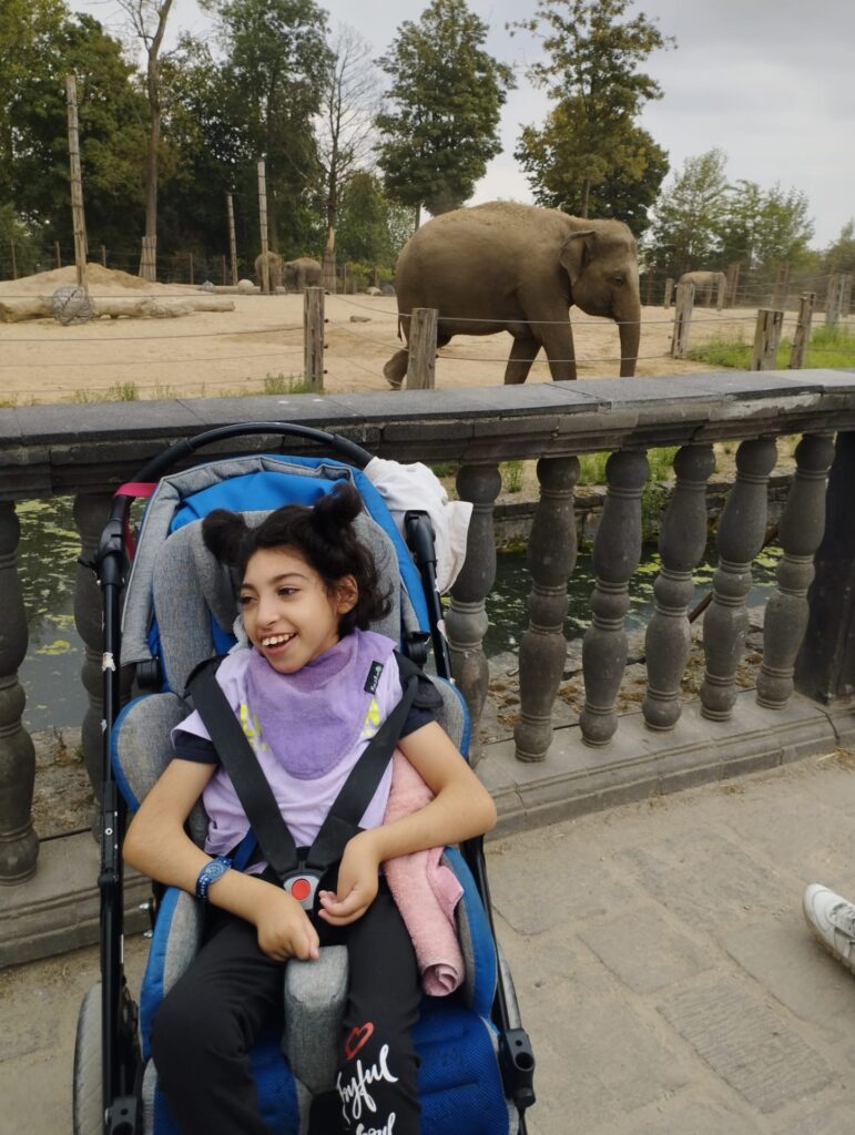 Le rêve de Besma était de voir un éléphant de tout près.
