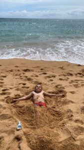 Adrien dans le sable